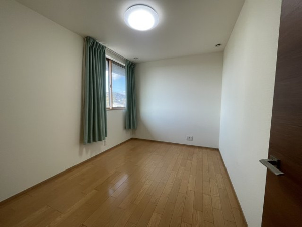 【高美台　土地建物の洋室】