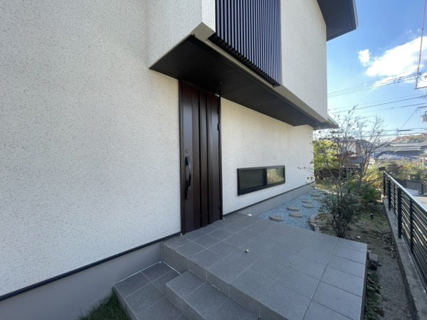 【高美台　土地建物の玄関】