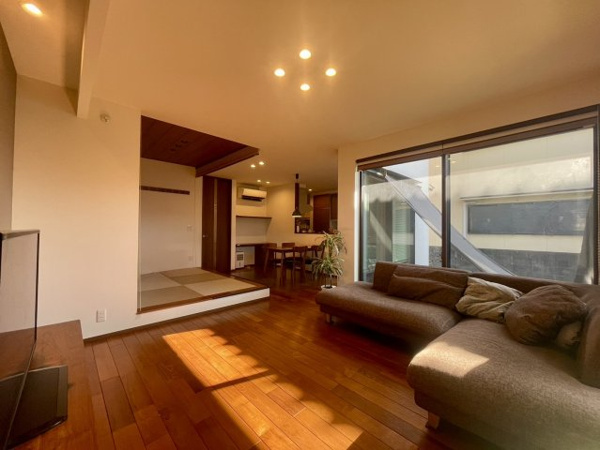 【高美台　土地建物の居間】