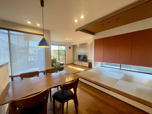 【高美台　土地建物の居間】