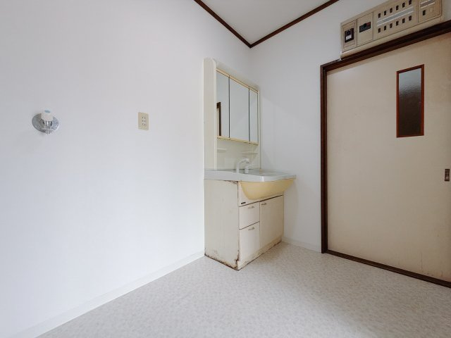 ■洗面室｜大きな鏡で朝の身支度もラクラク♪毎日の忙しい準備が楽しくなる洗面所です(^^♪