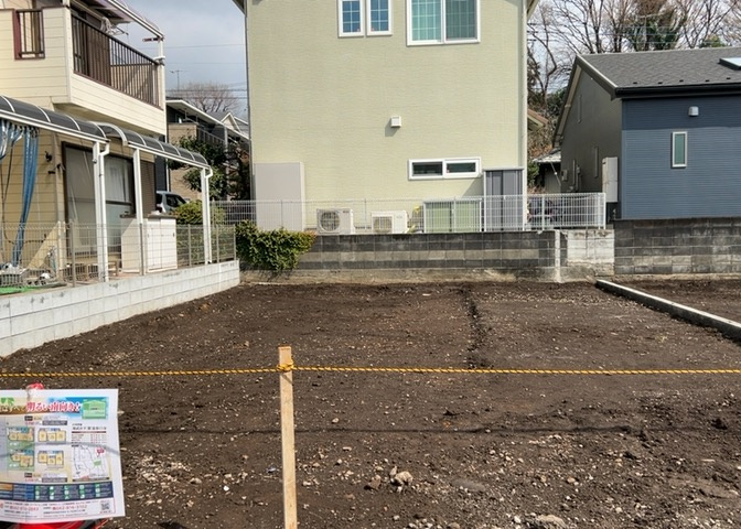 木造住宅とは土台、壁、柱など建築物の強度を支える構造体の材に木が使用されている構造を指します。構造体は建物の自重を支えるだけではなく風圧や水圧、積裁荷重などあらゆる衝撃に耐えるための基礎です。