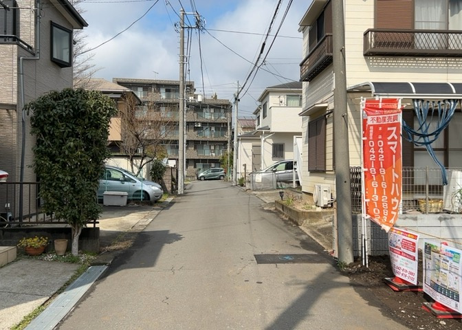 桜や紅葉の名所に出かける人は多いと思いますが、家にいながら季節の移ろいを感じる生活を送りませんか？リビングや窓から見える景色が生活を彩るワンポイントに！現地から見える景色を堪能してみては如何でしょう。