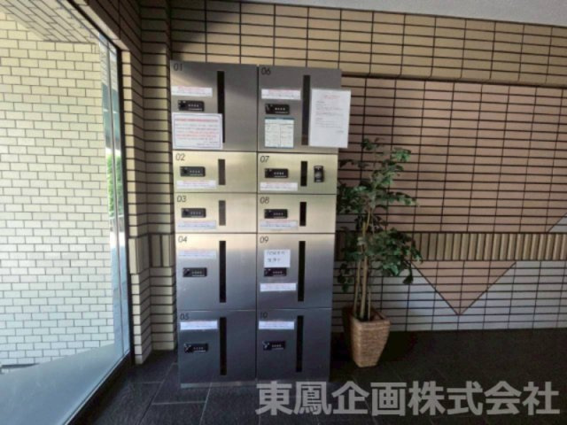 留守時にも安心の宅配ボックス完備！