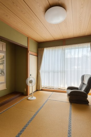 日本らしい落ち着いた雰囲気の和室です