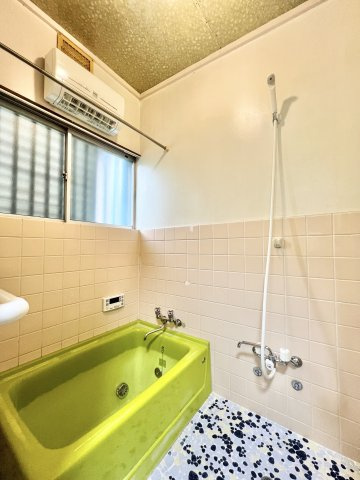 一日の疲れを癒してくれる浴室。　