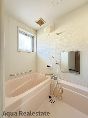 落ち着いた空間のお風呂です