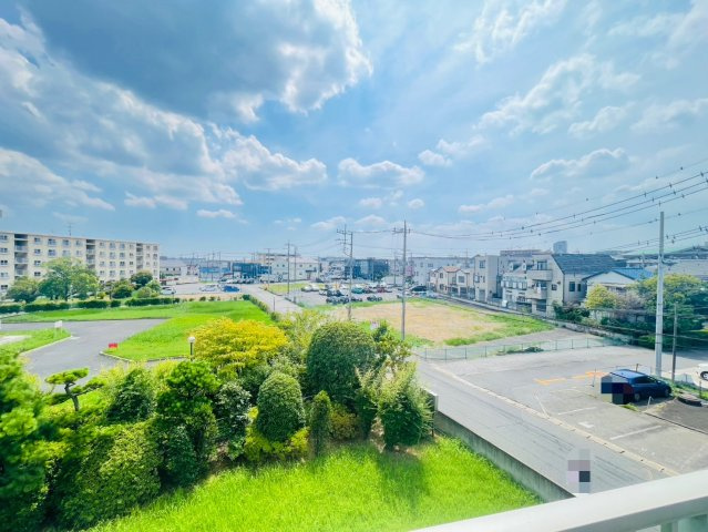 3階南西向きバルコニーで陽当り良好！