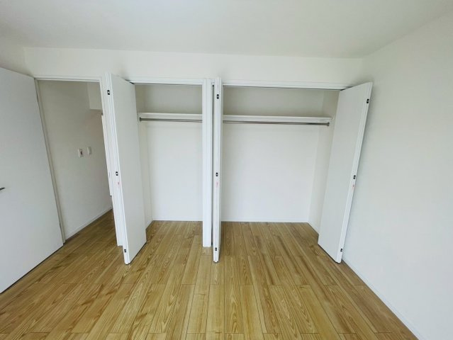 洋室6帖　全居室収納付きで、お部屋がすっきり片付きます。