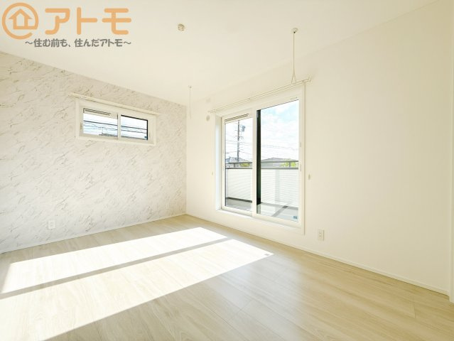 バルコニーに面したお部屋なので、布団などの大きなものも楽々干せます♪