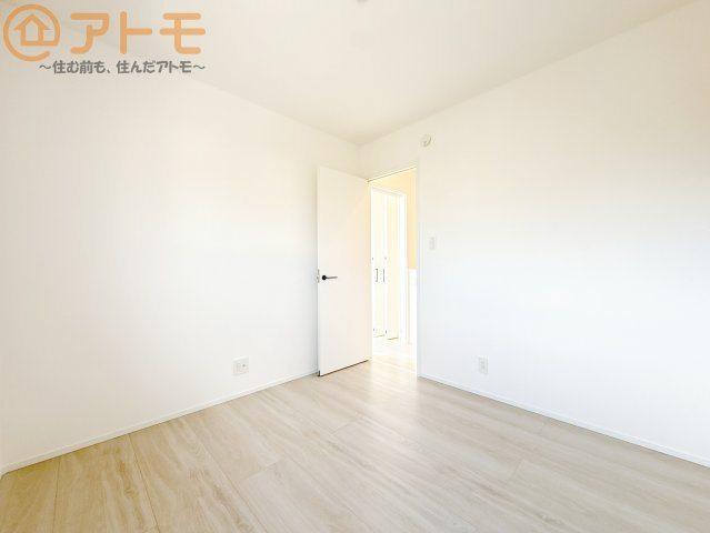 コンパクトで落ち着いた空間で、書斎や趣味部屋としても使用できます♪