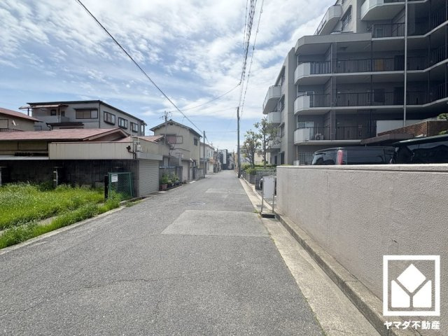 「大島小学校」まで徒歩4分。低学年のお子様も安心して通学していただけます。