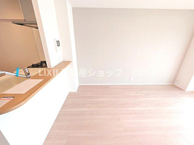 光溢れる安らぎの空間。キッチンとも一体感も演出しご家族との会話も弾みます。