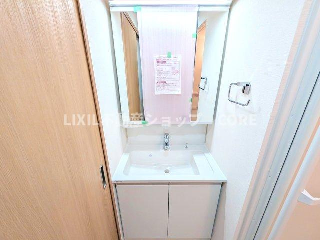 洗面化粧台新規交換済み！ミラーの後ろに収納スペースがありスッキリした空間に！