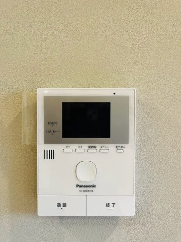来客時に姿を確認できるモニタ付きインターホン。