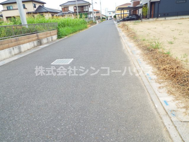接道は約32.7メートル。ゆとりの接道長さとなっています。