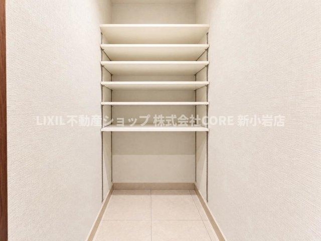 ・玄関のシュークローク。余裕の広さです。