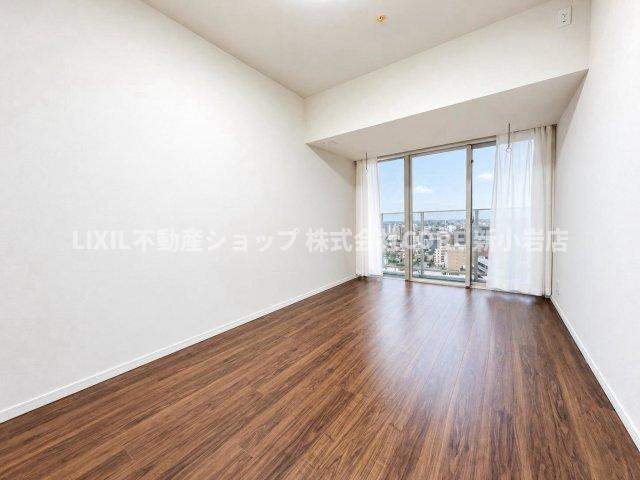 ・寝室は8.9帖。・1日の疲れを癒し、心地よく寛げるようゆったりとした広さを確保しています。