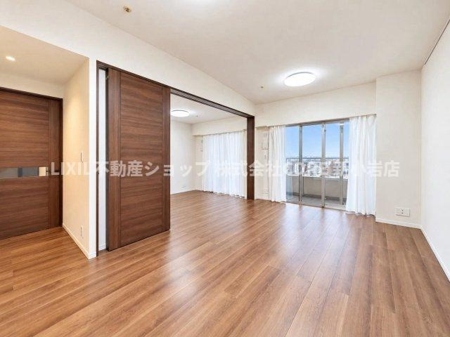 ・南側の窓からの日差しがリビングの隅々までしっかりと届きます！