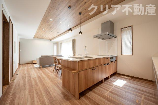 対面タイプならキッチン内にいながらご家族やお客様との会話が楽しめます