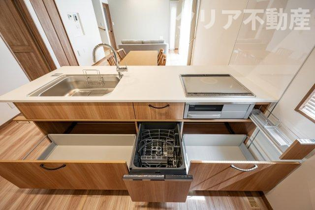 食器洗い乾燥機付きシステムキッチン。毎日の家事の負担を減らします！