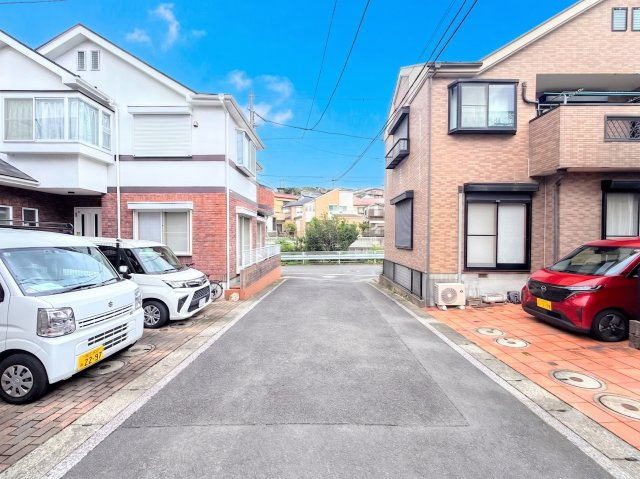 ◆前面道路も幅員があり車の運転も安心！前面道路は閑静な住宅地。車通りの少ない道路です。お子様にも安心です。