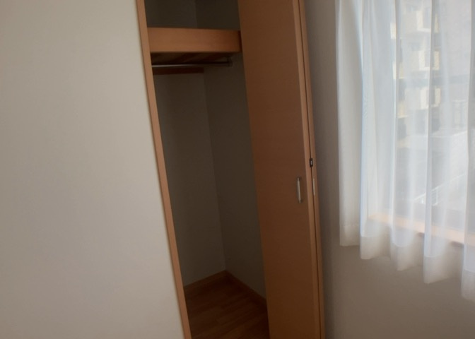デザイン性を重視しすぎて収納が少なかった！なんてことにならないため、事前に現地で収納の数を確認しておくことをお勧めします。クローゼット以外にも床下収納や屋根裏収納、パントリーなどもチェックしましょう。