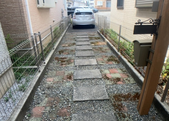 駐車場と明記されていても、最小スペースでつくられた駐車場だと大型車は駐車できなかったり、出入りしにくくなったりする可能性があります。お車のサイズと購入したい物件の駐車場のサイズを現地で確認しましょう。