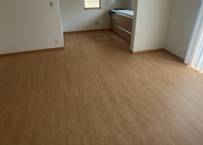 L型アイランドタイプは、キッチンからダイニングにもリビングにも目が行き届くので、とても使いやすい配置です。L字型独立タイプは、キッチンを独立させてるためLDKというよりもLDといった様なイメージです。