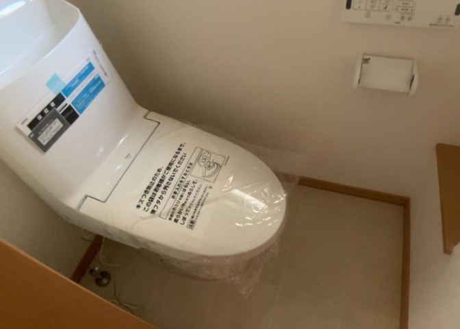 トイレは大きさや形、機能、抗菌性などが異なる多種多彩なタイプが各メーカーから出ています。それぞれに良さがあるため、事前にどういったタイプのトイレがいいのかをご家庭内で決めて、内見に行くといいでしょう。