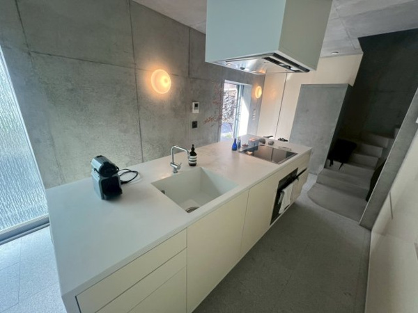 【港区西麻布　中古戸建のキッチン】