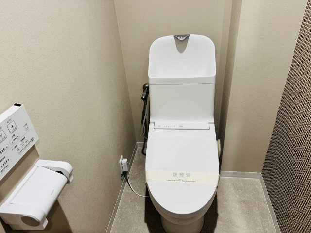 ～新規交換済、暖房温水洗浄機能付きトイレ　冬場は特に嬉しい機能ですね～