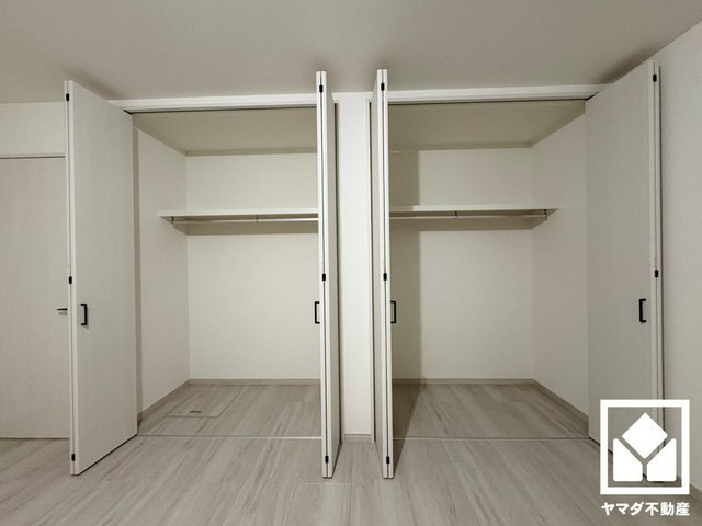 新たに家具を買わなくても良いので、ハンガーパイプ付きのクローゼットは嬉しいですね。
