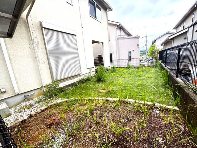 ガーデニングや家庭菜園も楽しめるお庭です。　