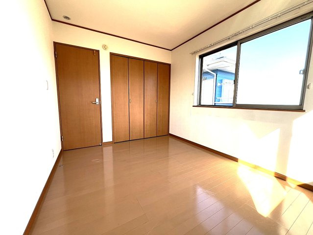 東側の洋室