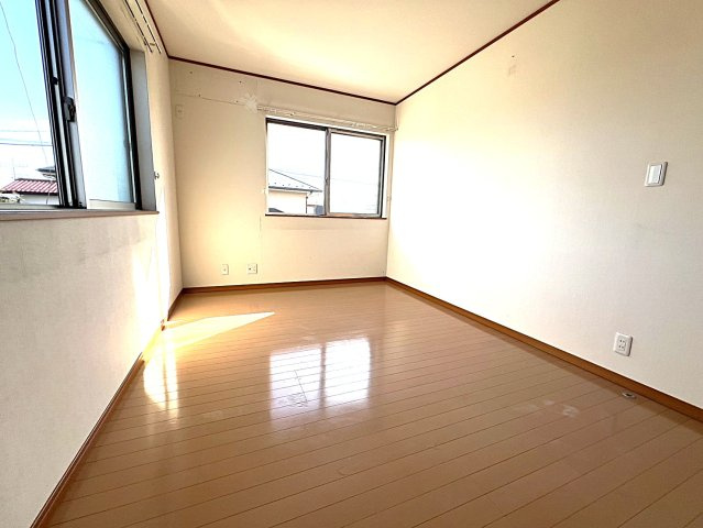 東側の洋室