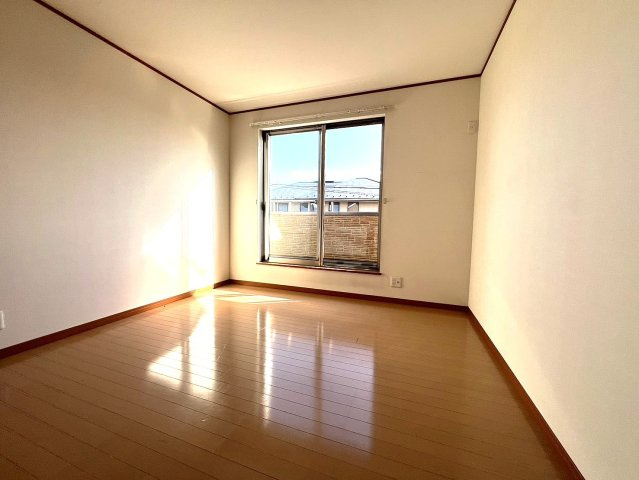 真ん中の洋室