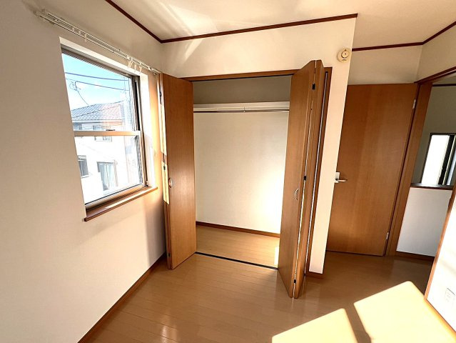 西側の洋室