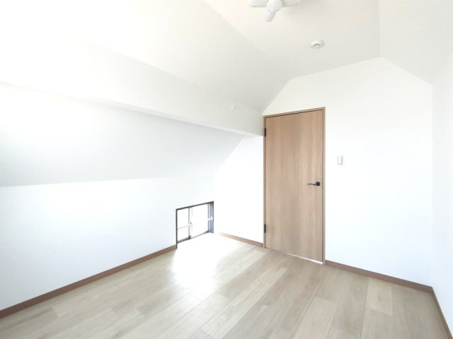【洋室4　約6.5帖】
