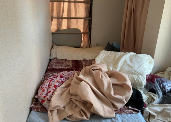寝室でゆっくりと過ごすためにはベッド周りの適度な空間を担保することや窓の位置、照明の明るさ、寝室の広さなどを考える必要があります。自身や家族の構成とライフスタイルに併せて寝室にする部屋を選びましょう！