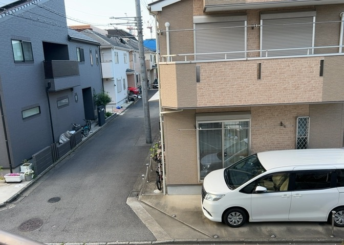 眺望の良さを楽しめるダイニングキッチンで家族団らんの時間を過ごしてはいかがでしょうか。バルコニーから見える景色を家族で眺める時間は、時間が経つのを忘れてしまいそうですね。是非、現地を見に行きましょう！