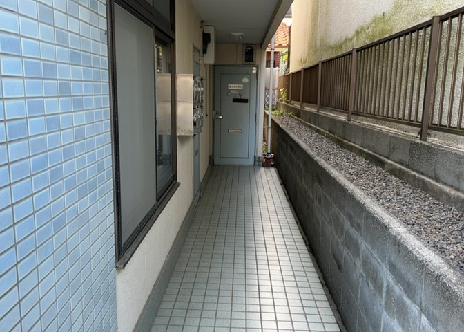 マンションのエントランスには、もともと風よけや防犯の役割がありますが、マンションによって宅配ボックスなどの設備が備わっている所もあります。日々の生活をイメージしながら生活しやすさをチェックしましょう。