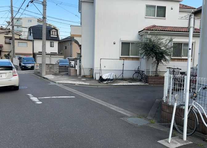 外観はマンション管理がされているかの目安になります。築年数が古いと、壁面は劣化してひび割れが生じることも！建物が古びていても細かいところが修繕されていると、きちんと管理されているなぁと感じるでしょう。