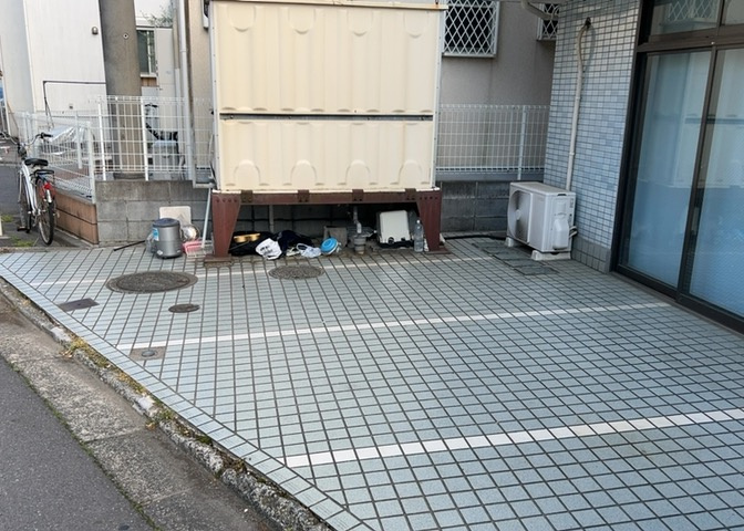 駐車場と明記されていても、最小スペースでつくられた駐車場だと大型車は駐車できなかったり、出入りしにくくなったりする可能性があります。お車のサイズと購入したい物件の駐車場のサイズを現地で確認しましょう。