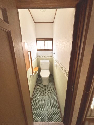 1階トイレ　コンパクトなトイレです