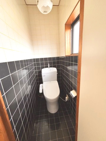 2階のトイレ　落ち着いたトイレです
