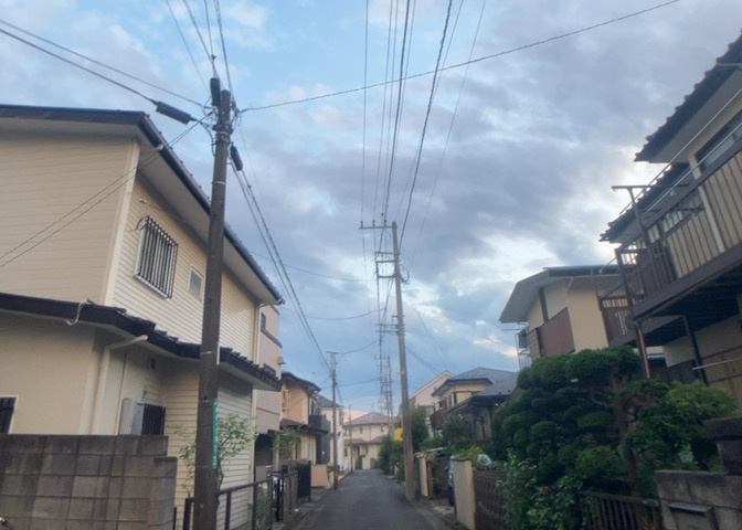 眺望の良さを楽しめるダイニングキッチンで家族団らんの時間を過ごしてはいかがでしょうか。バルコニーから見える景色を家族で眺める時間は、時間が経つのを忘れてしまいそうですね。是非、現地を見に行きましょう！