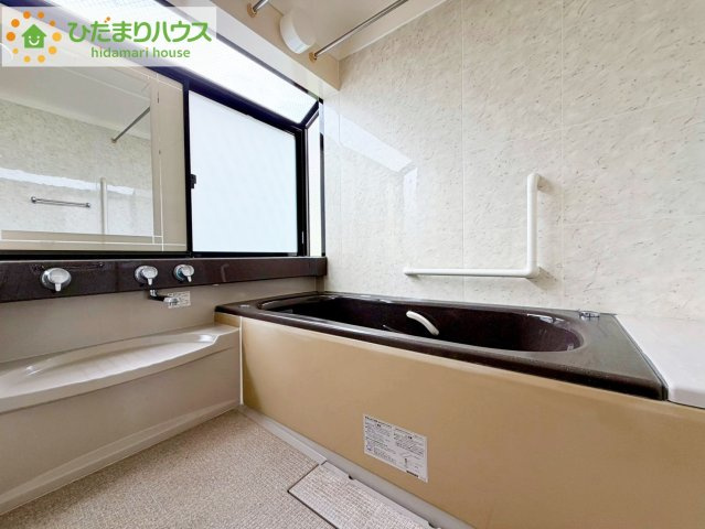 浴室には手すりが付いているので、ご年配の方にも安心です☆彡