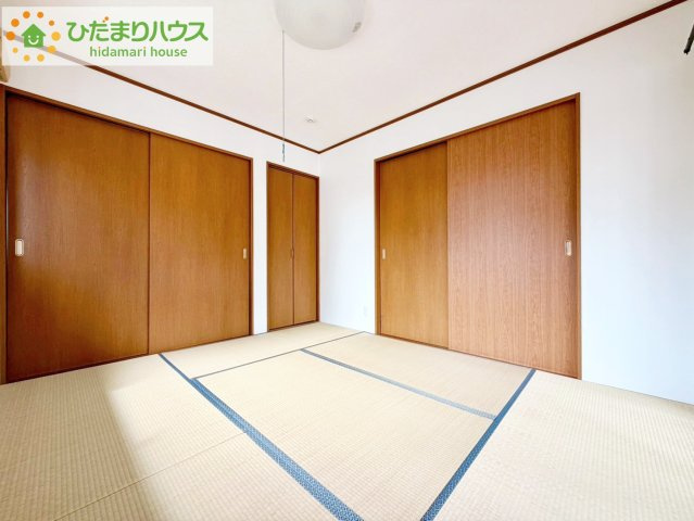 扉を閉じれば来客用のお部屋として。開いて広い空間を作れば、お子様の遊び部屋として使えます！