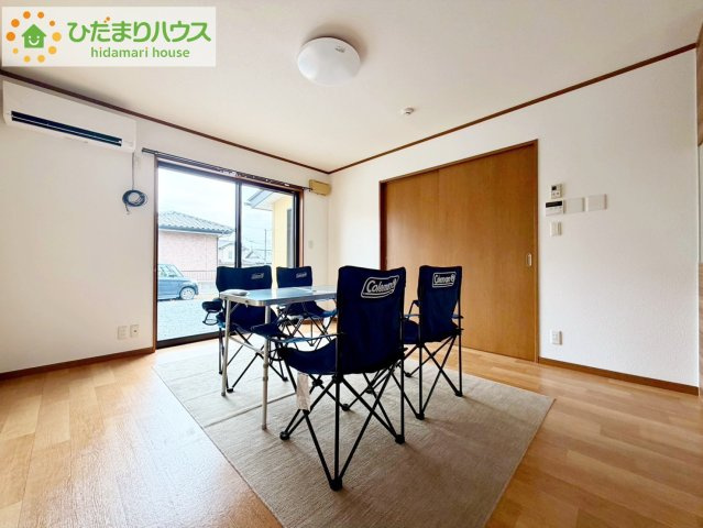 リビングの窓からはあたたかな日差しが差し込みます(* ▽ )